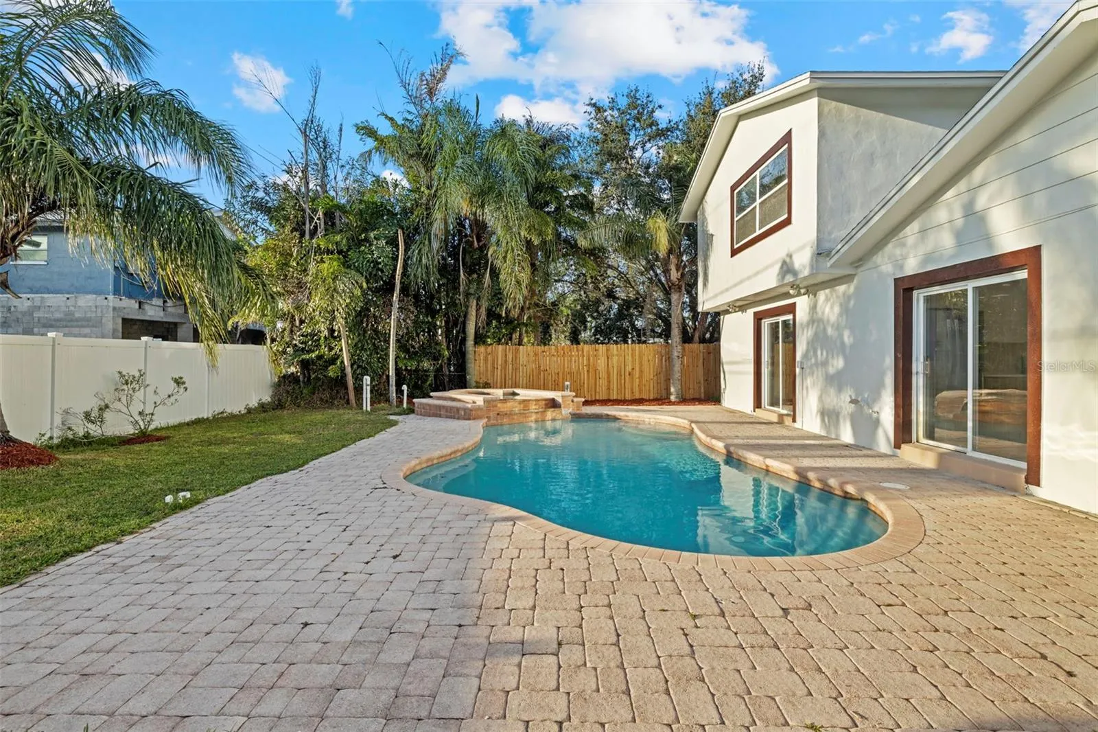 5700 VENETIAN BLVD NE