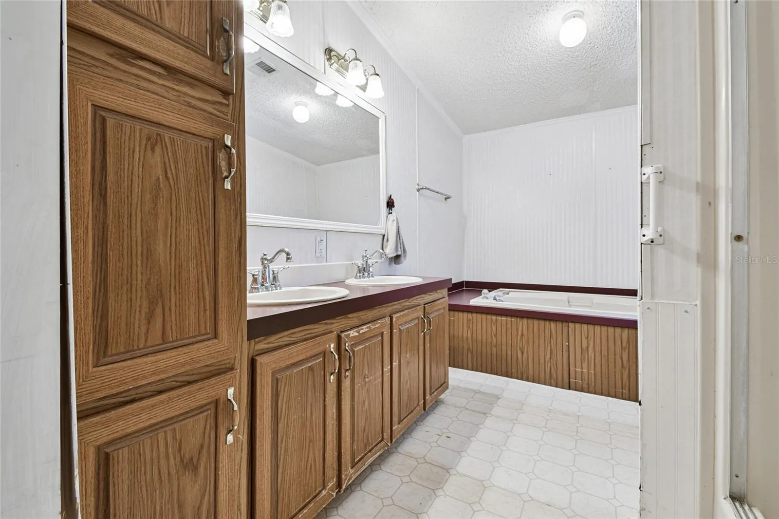 18818 HOLLY PINE TRL