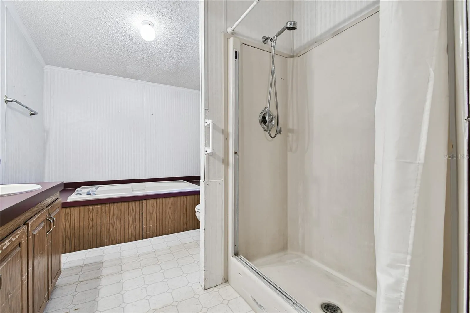 18818 HOLLY PINE TRL