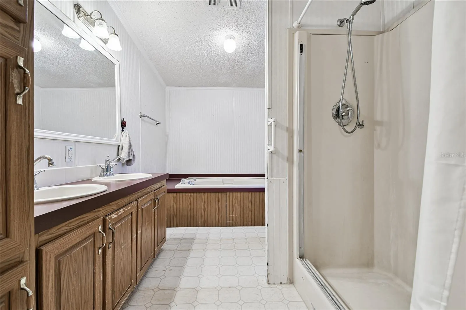 18818 HOLLY PINE TRL