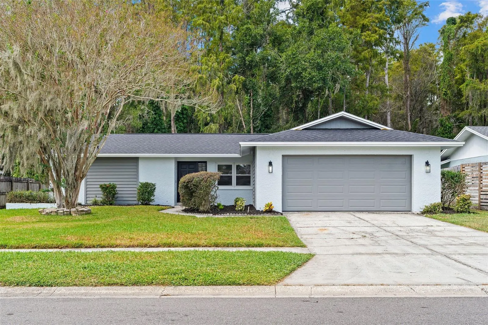 16118 OAKMANOR DR