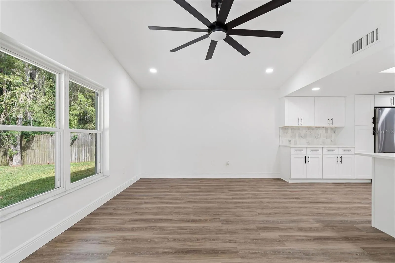 16118 OAKMANOR DR