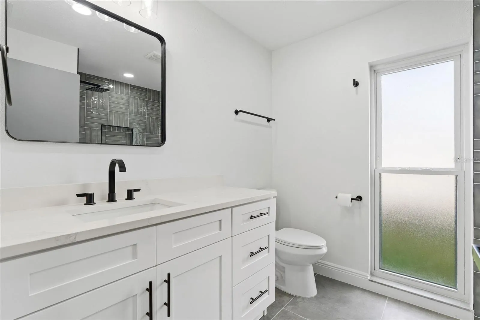 16118 OAKMANOR DR