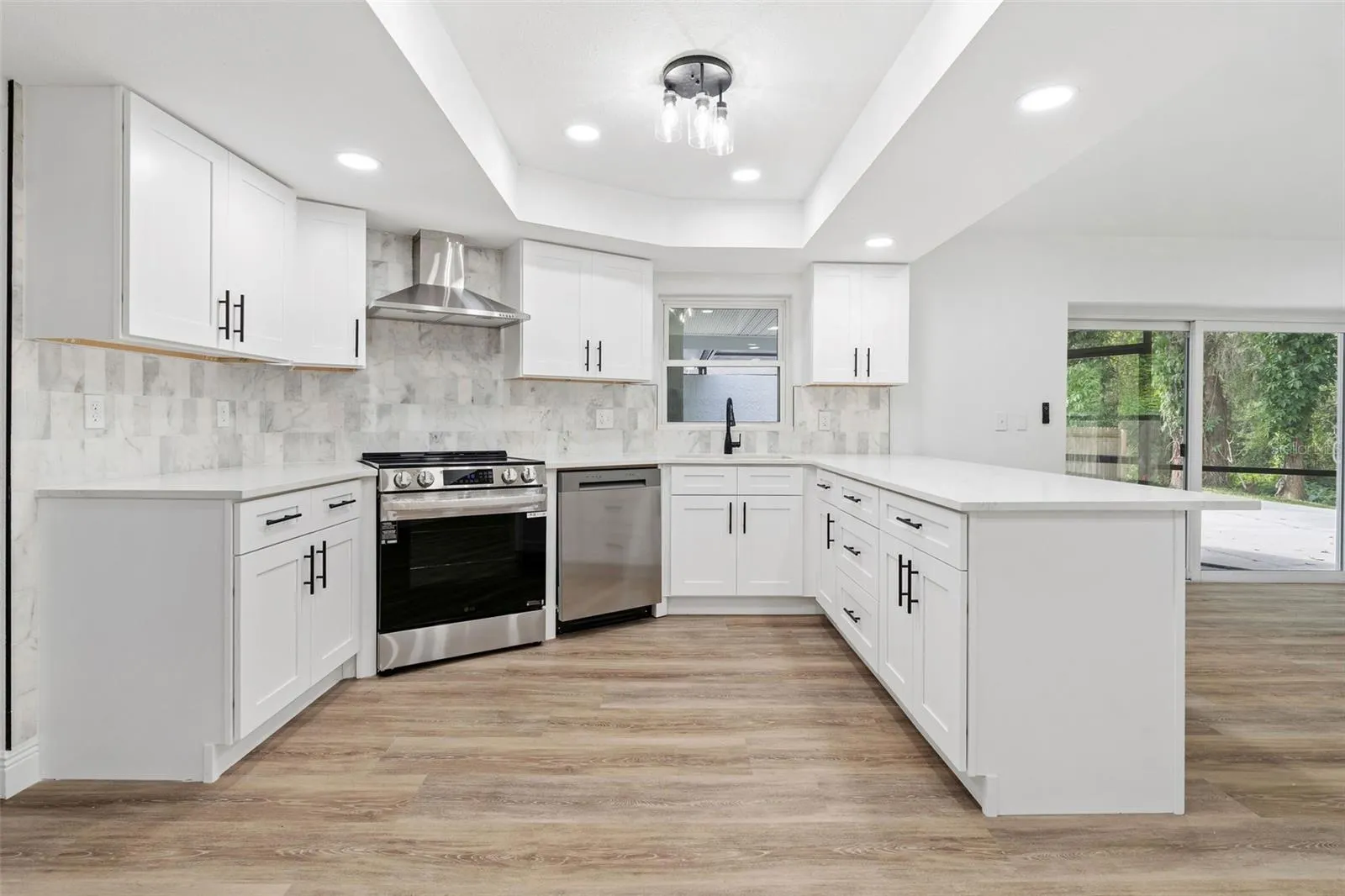 16118 OAKMANOR DR