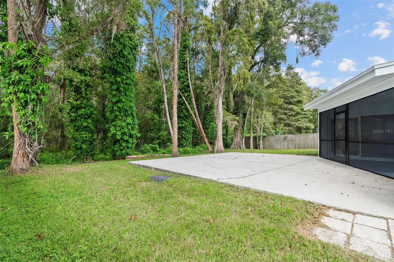 16118 OAKMANOR DR