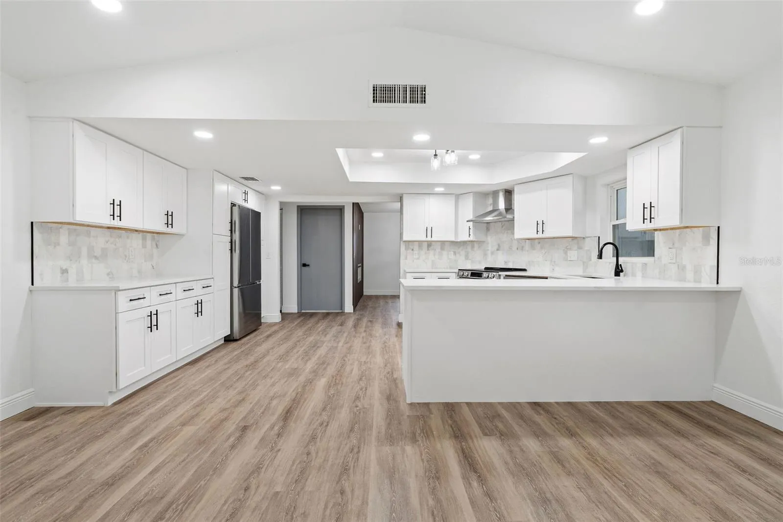 16118 OAKMANOR DR