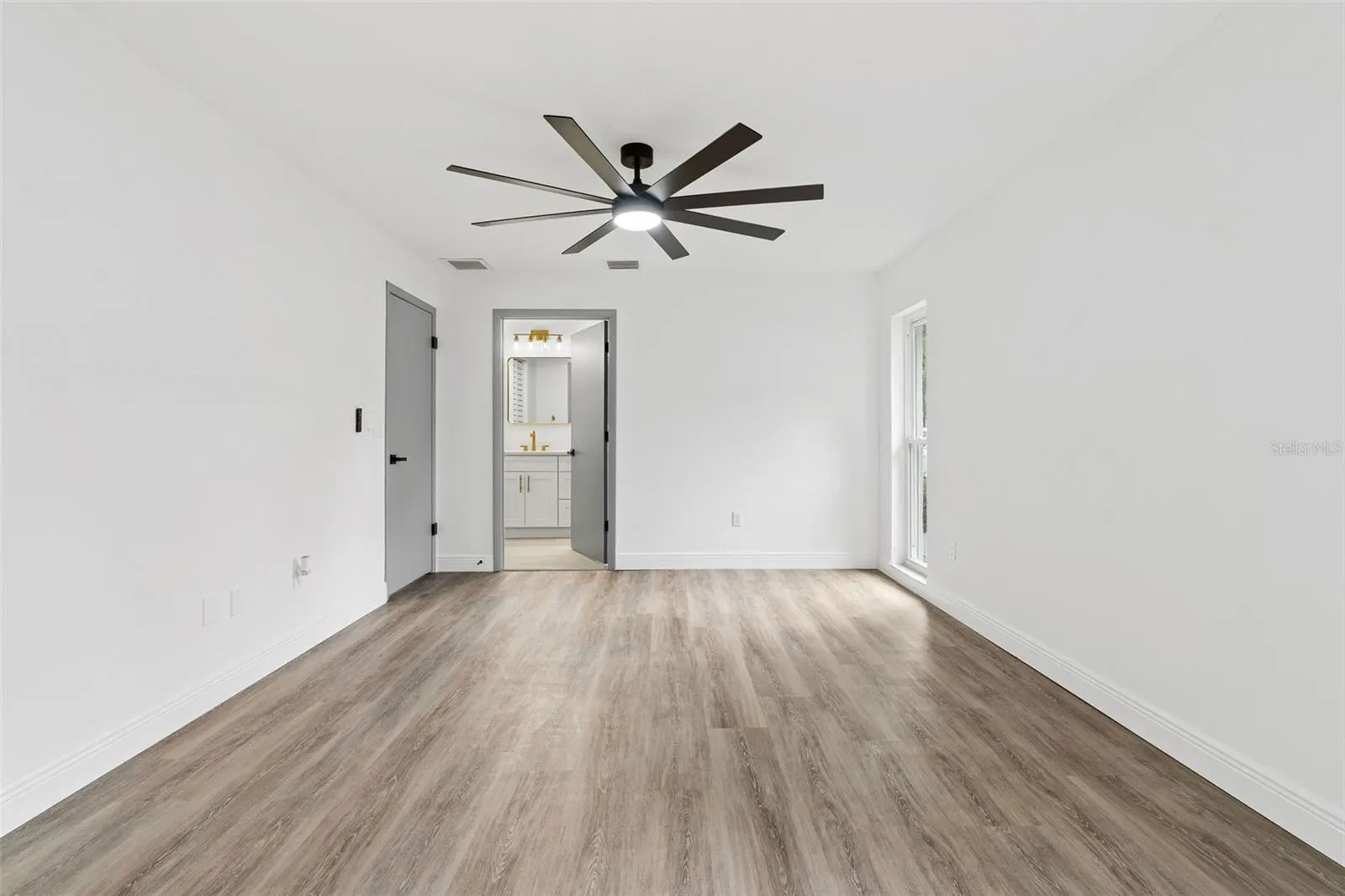 16118 OAKMANOR DR