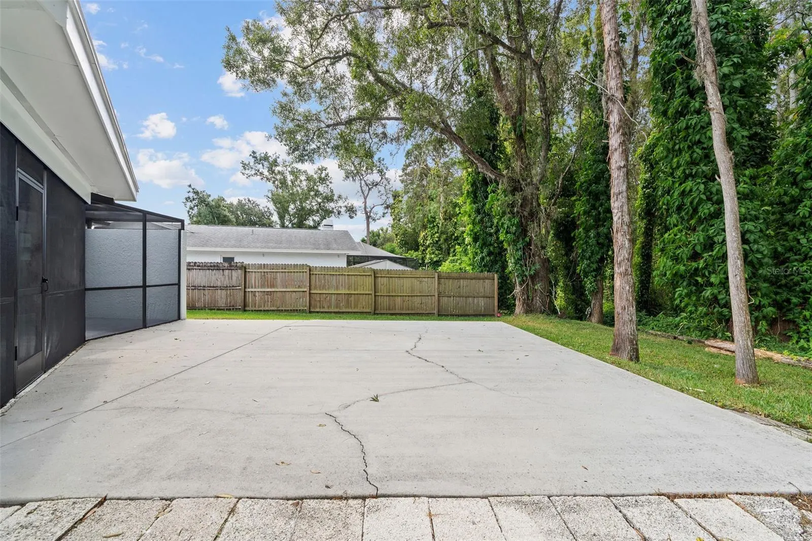16118 OAKMANOR DR