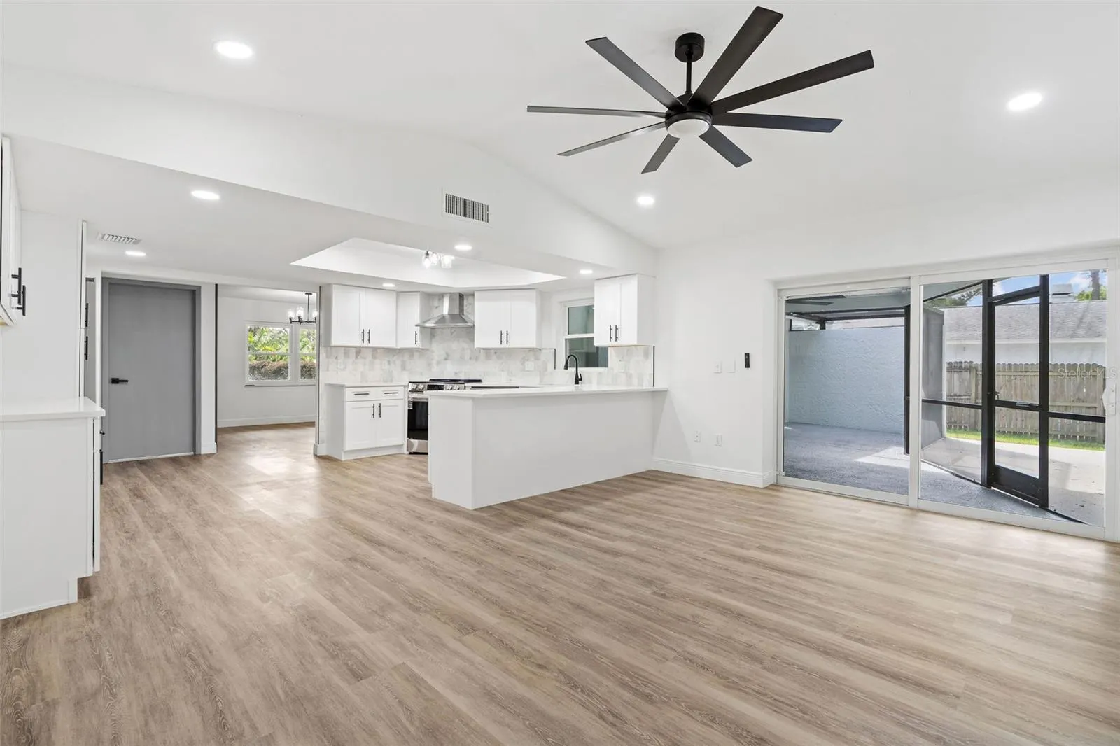 16118 OAKMANOR DR
