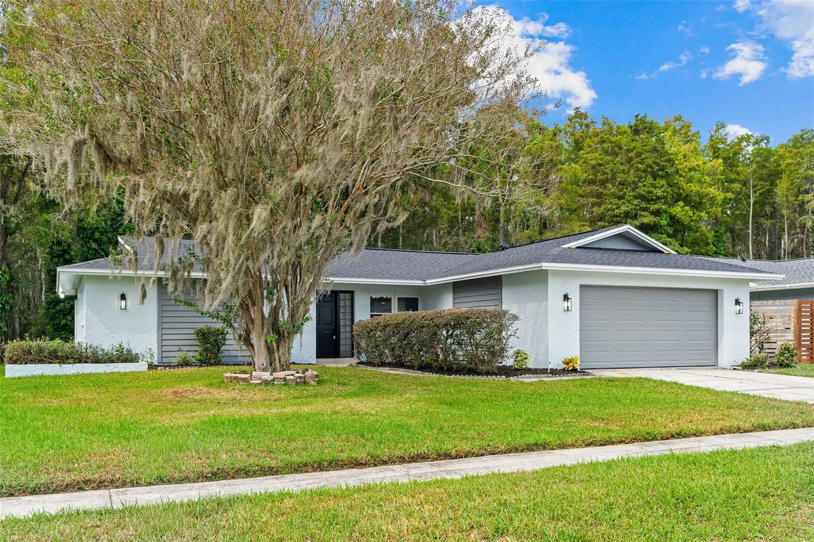 16118 OAKMANOR DR