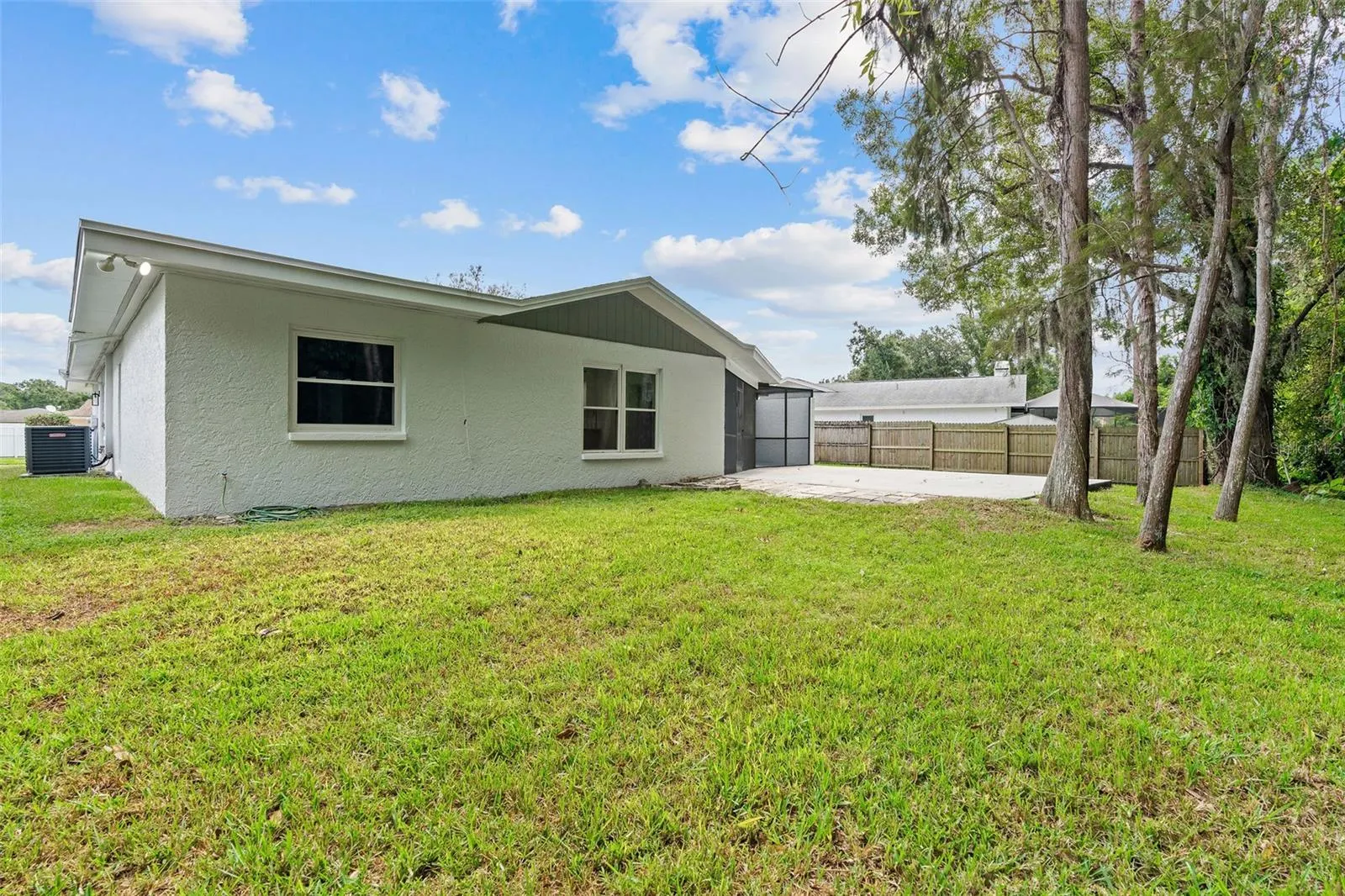 16118 OAKMANOR DR