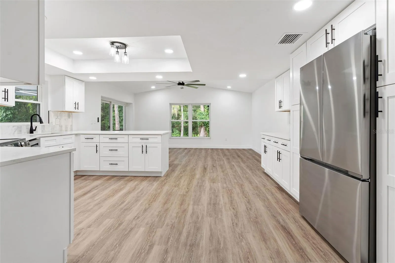 16118 OAKMANOR DR
