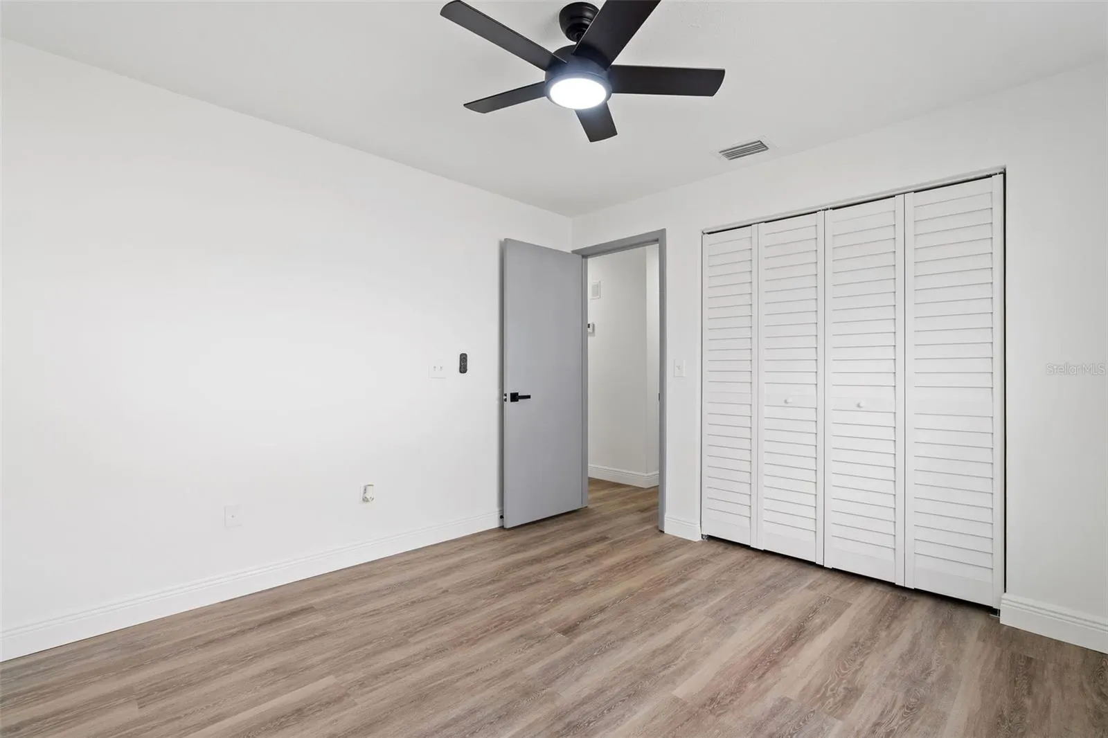 16118 OAKMANOR DR