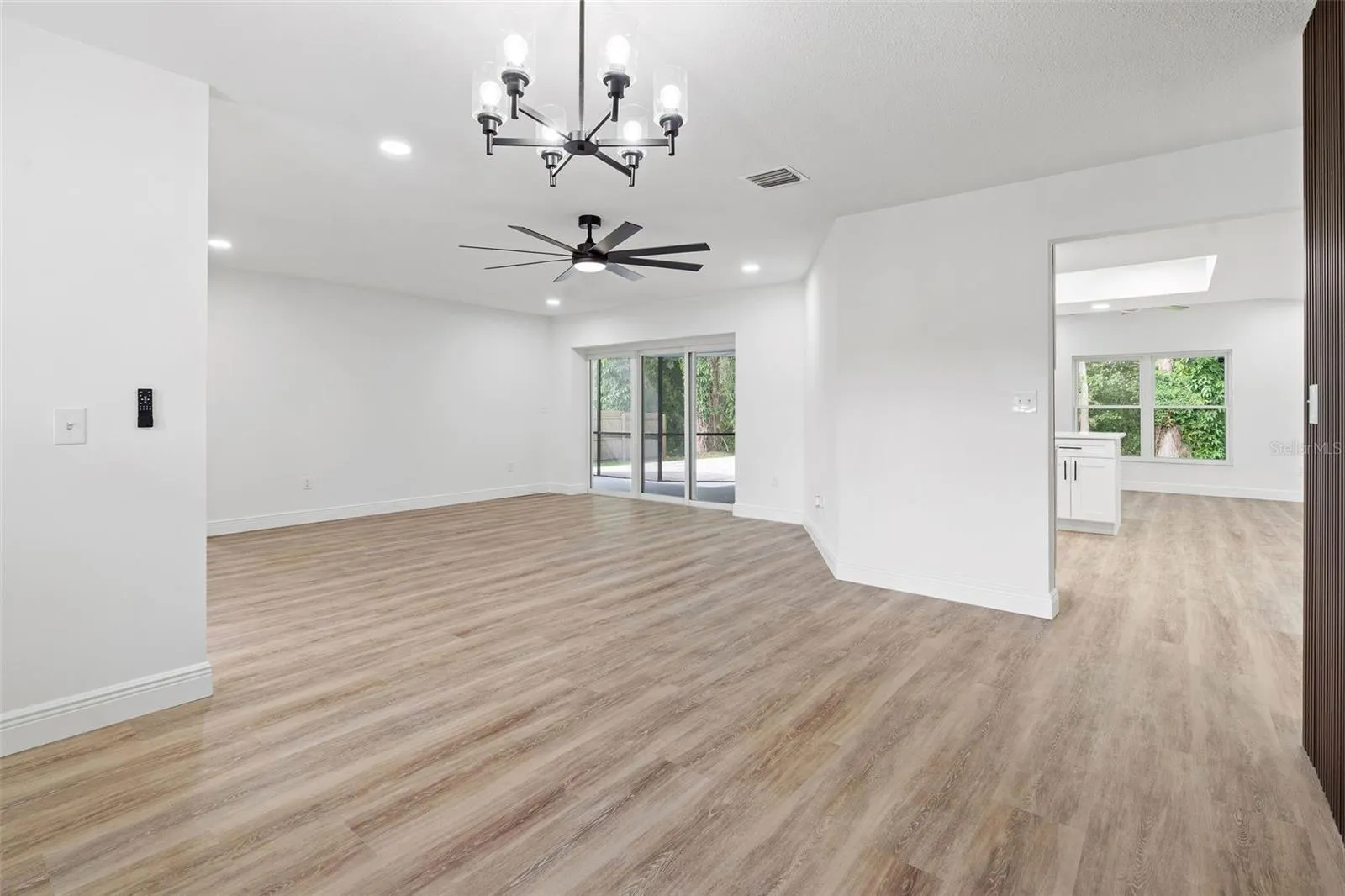 16118 OAKMANOR DR