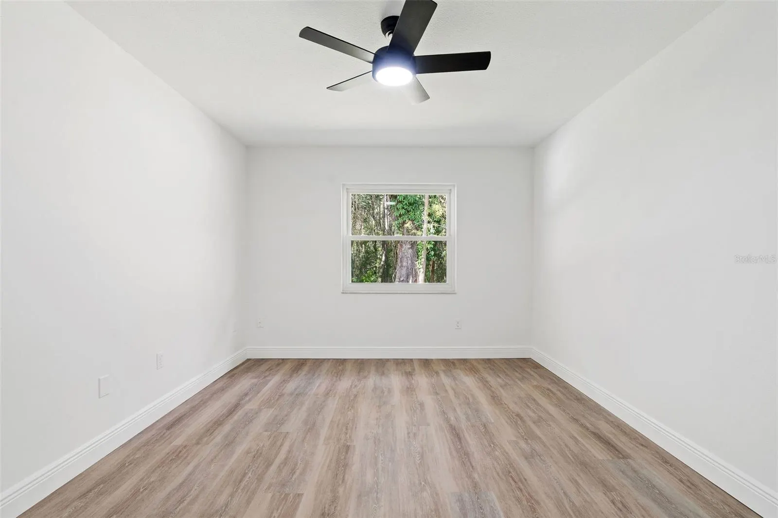 16118 OAKMANOR DR