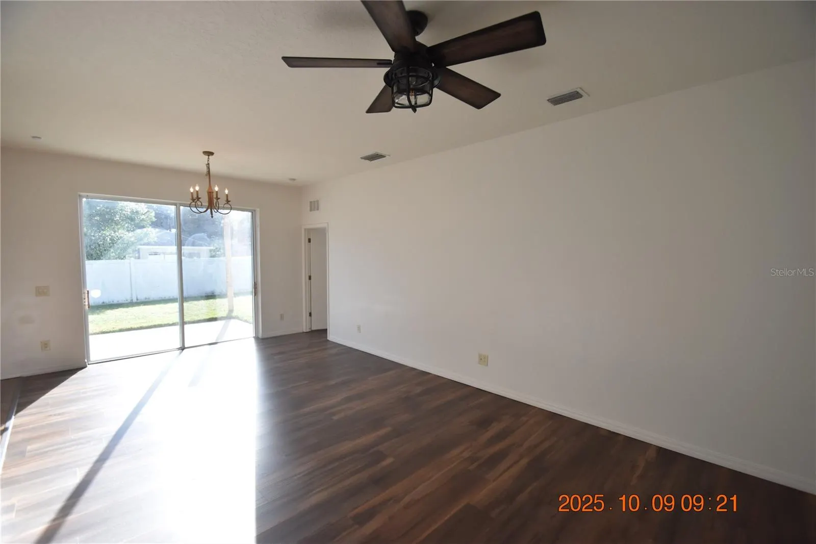 1412 MAIN ST