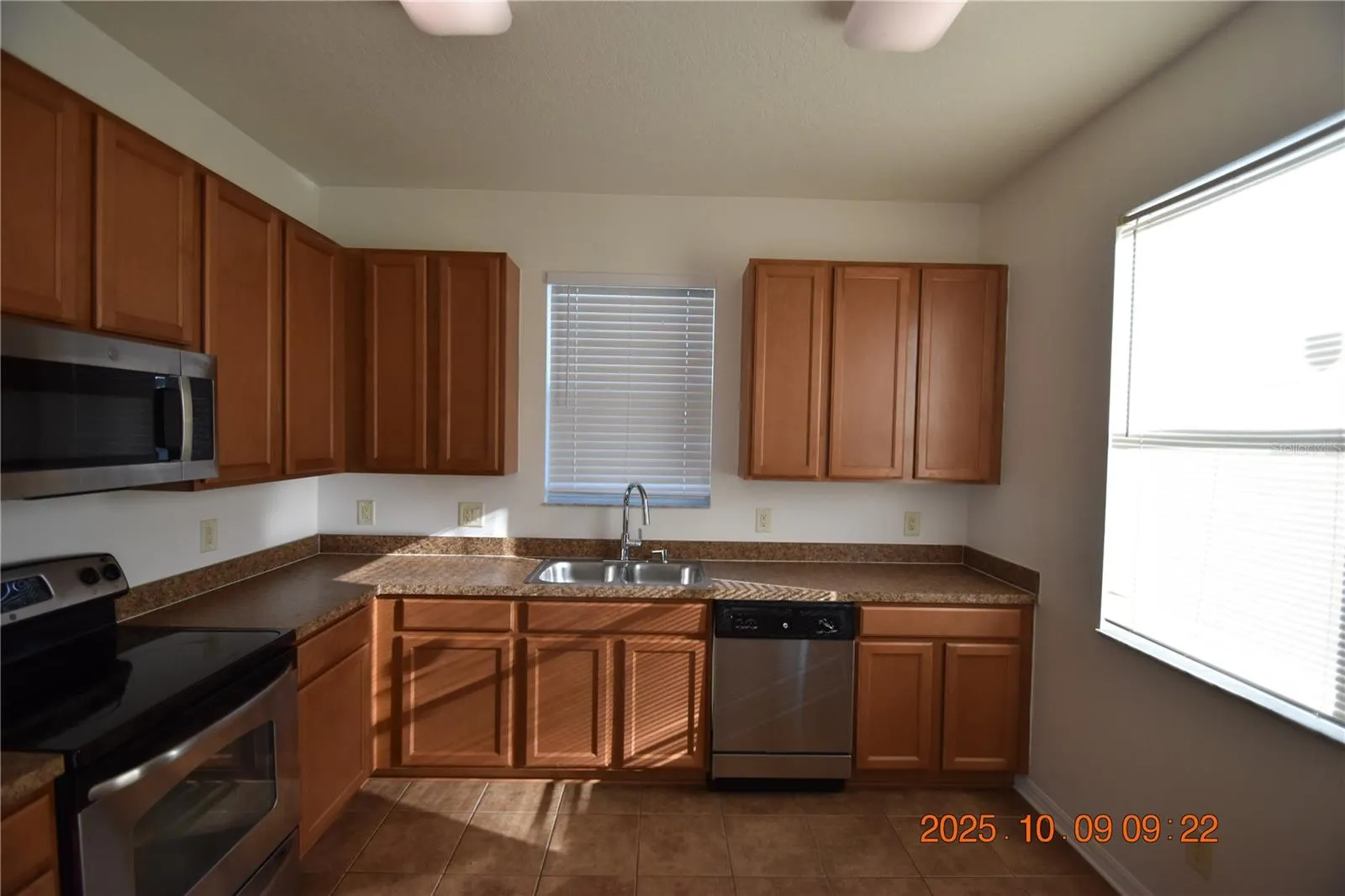 1412 MAIN ST