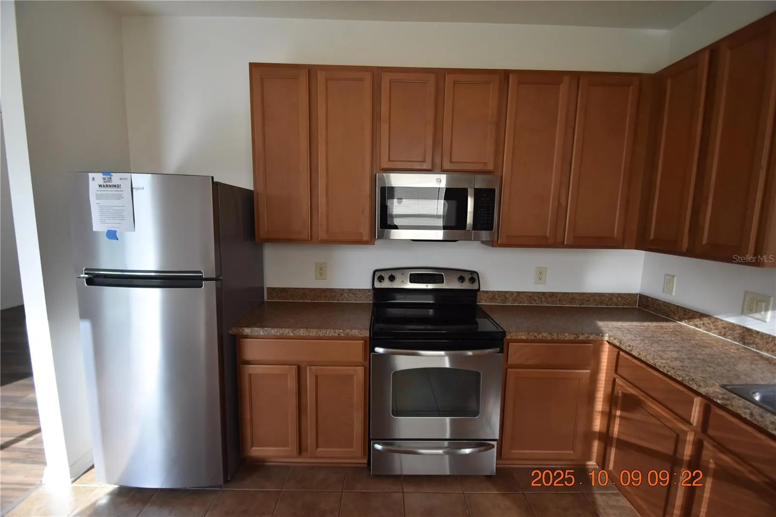 1412 MAIN ST
