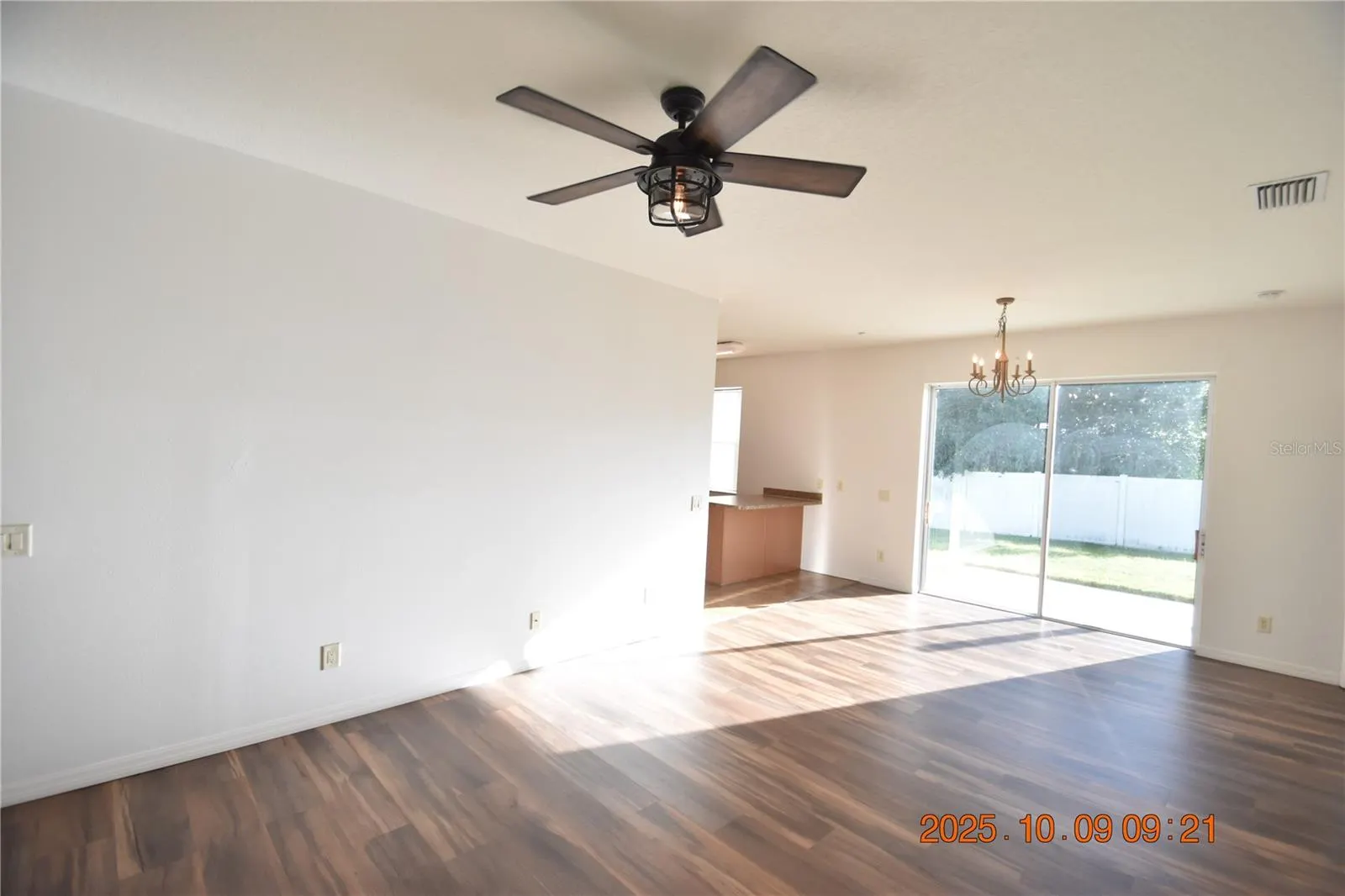 1412 MAIN ST