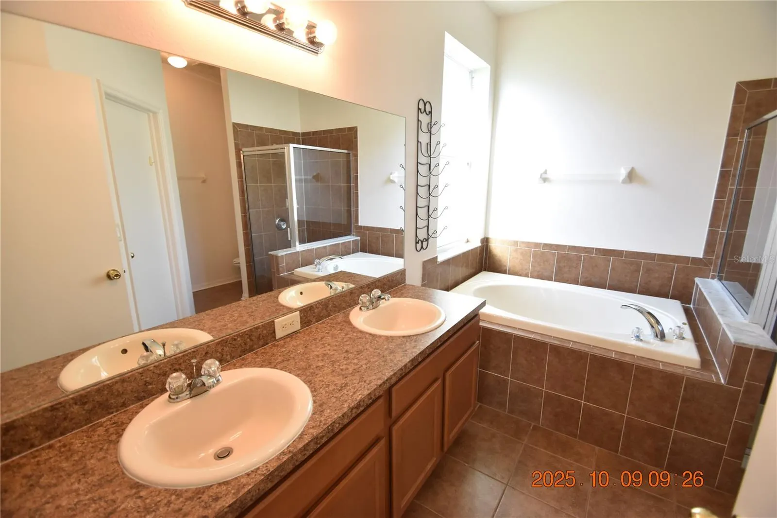 1412 MAIN ST