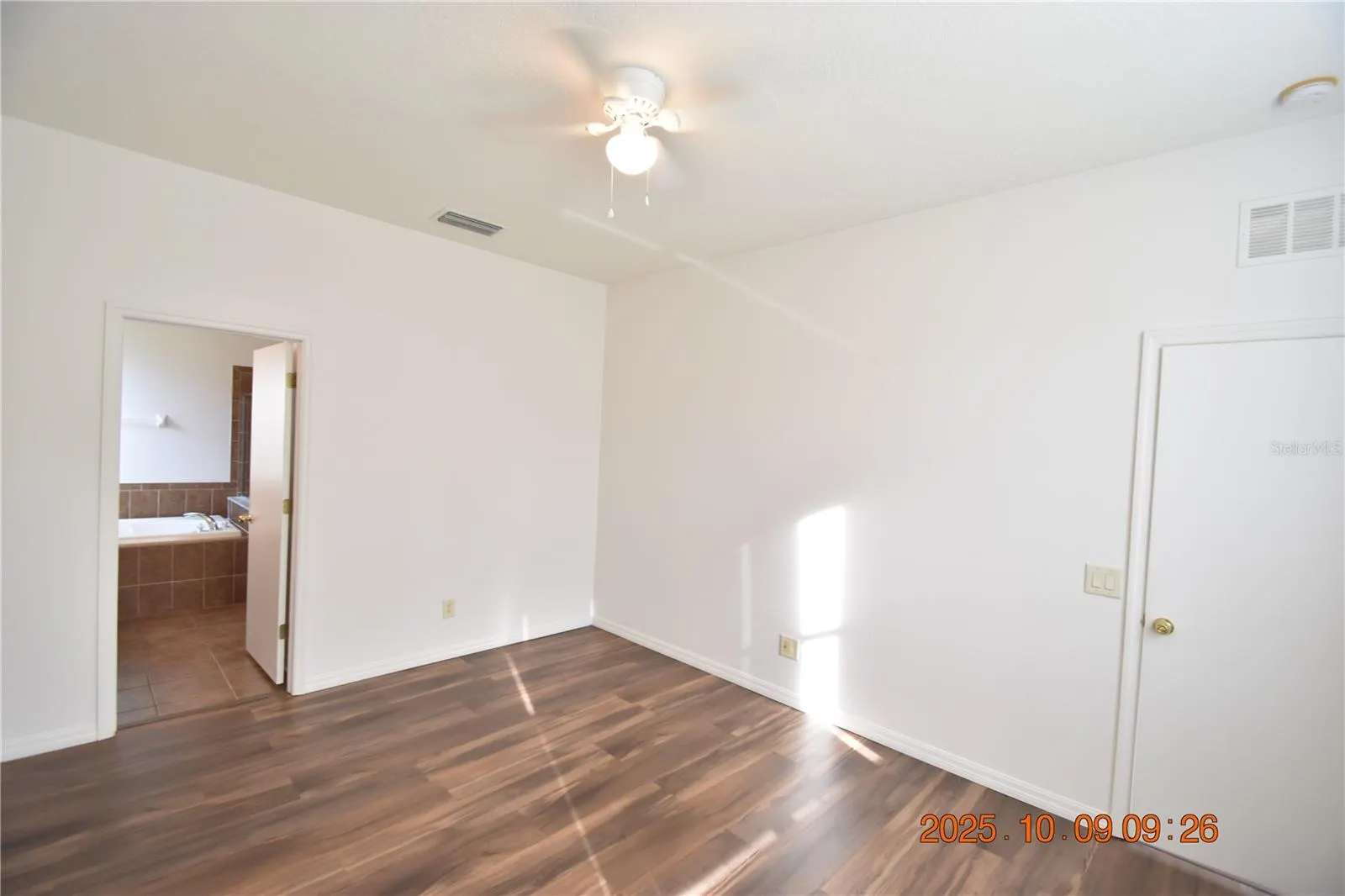 1412 MAIN ST