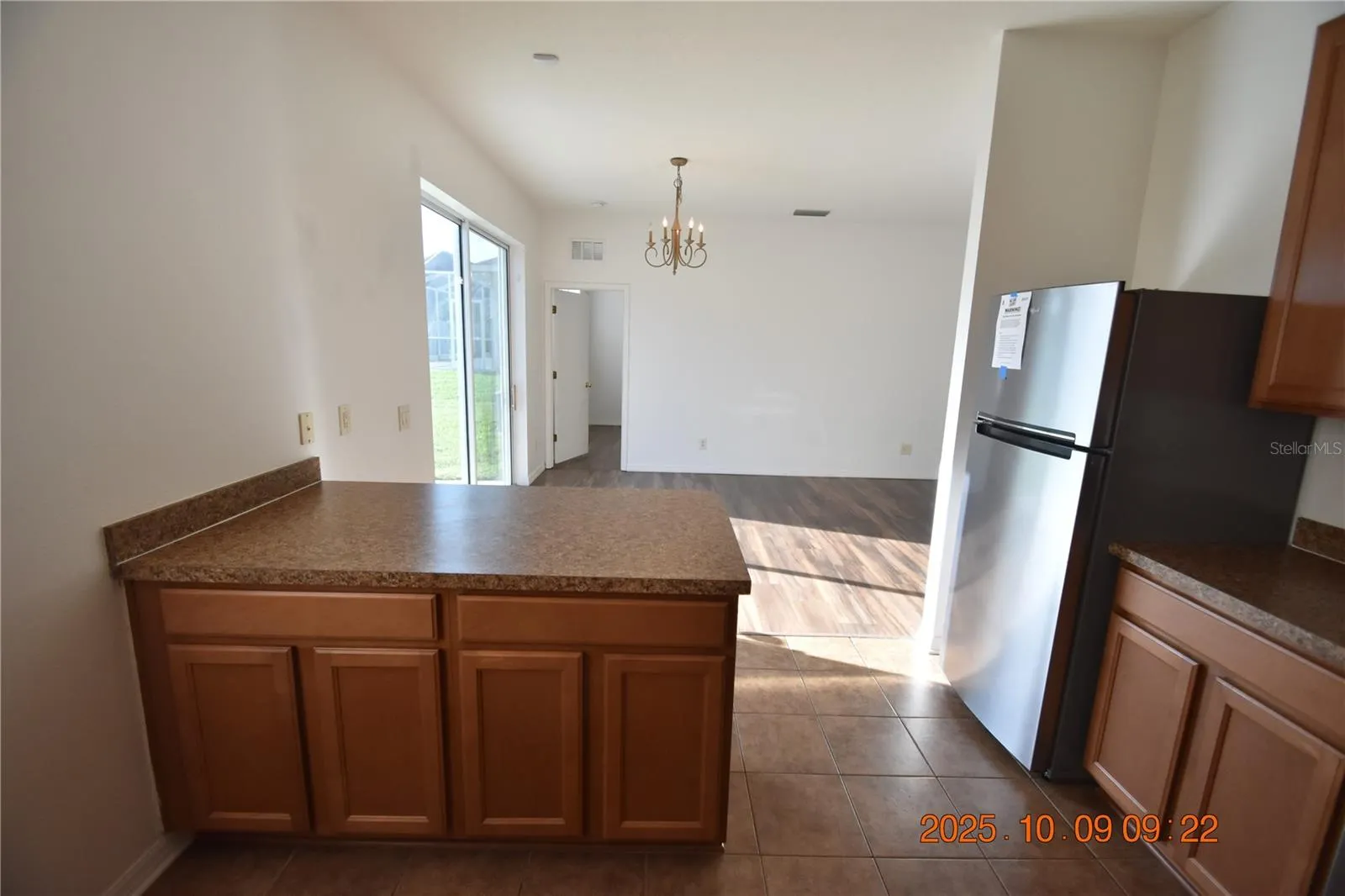 1412 MAIN ST