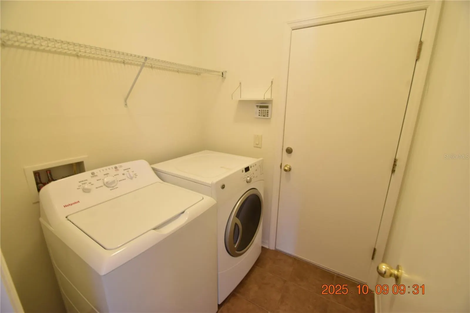 1412 MAIN ST