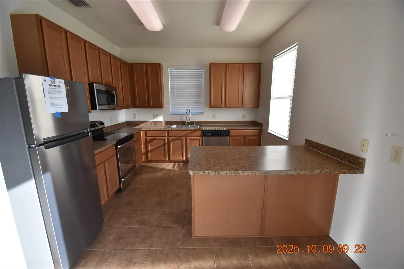 1412 MAIN ST