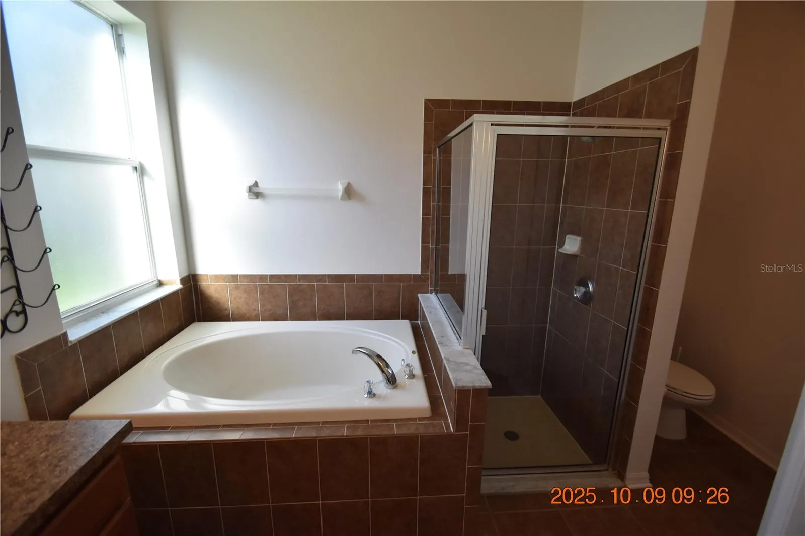 1412 MAIN ST