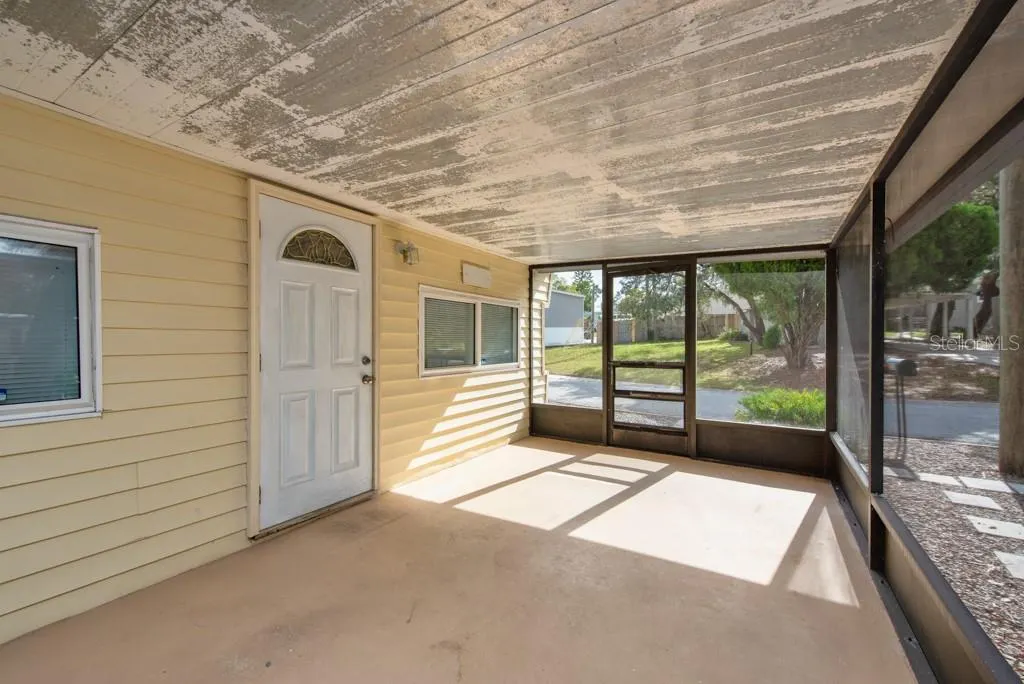 825 OAKWOOD DR
