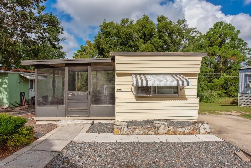825 OAKWOOD DR