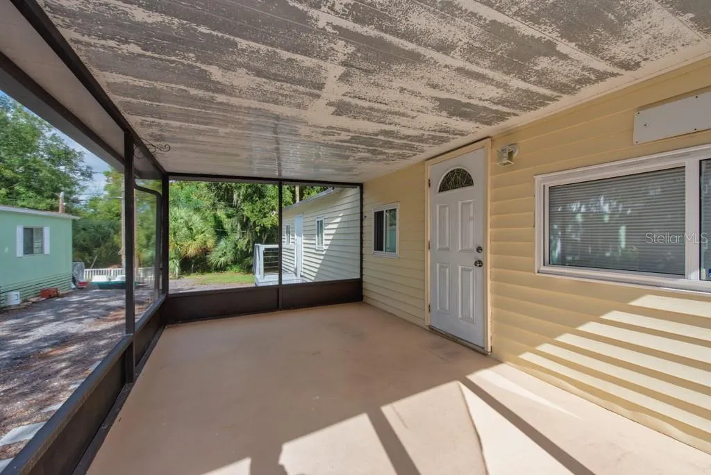 825 OAKWOOD DR