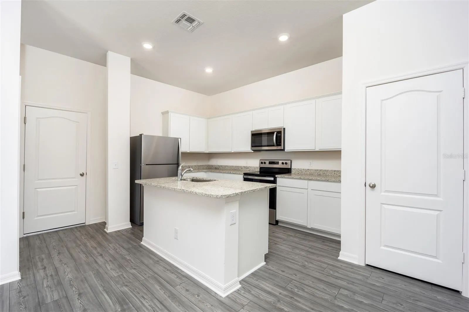 400 SOL VISTA DR