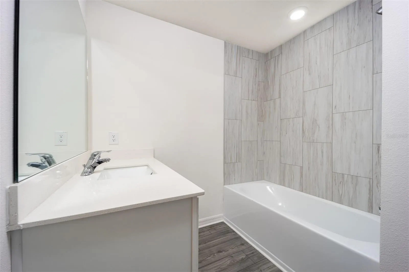 400 SOL VISTA DR