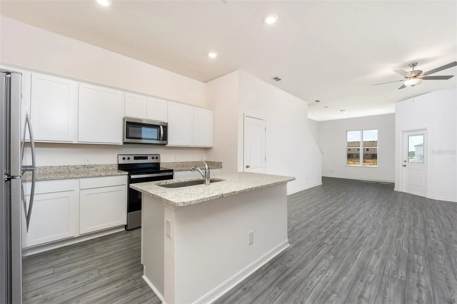 400 SOL VISTA DR