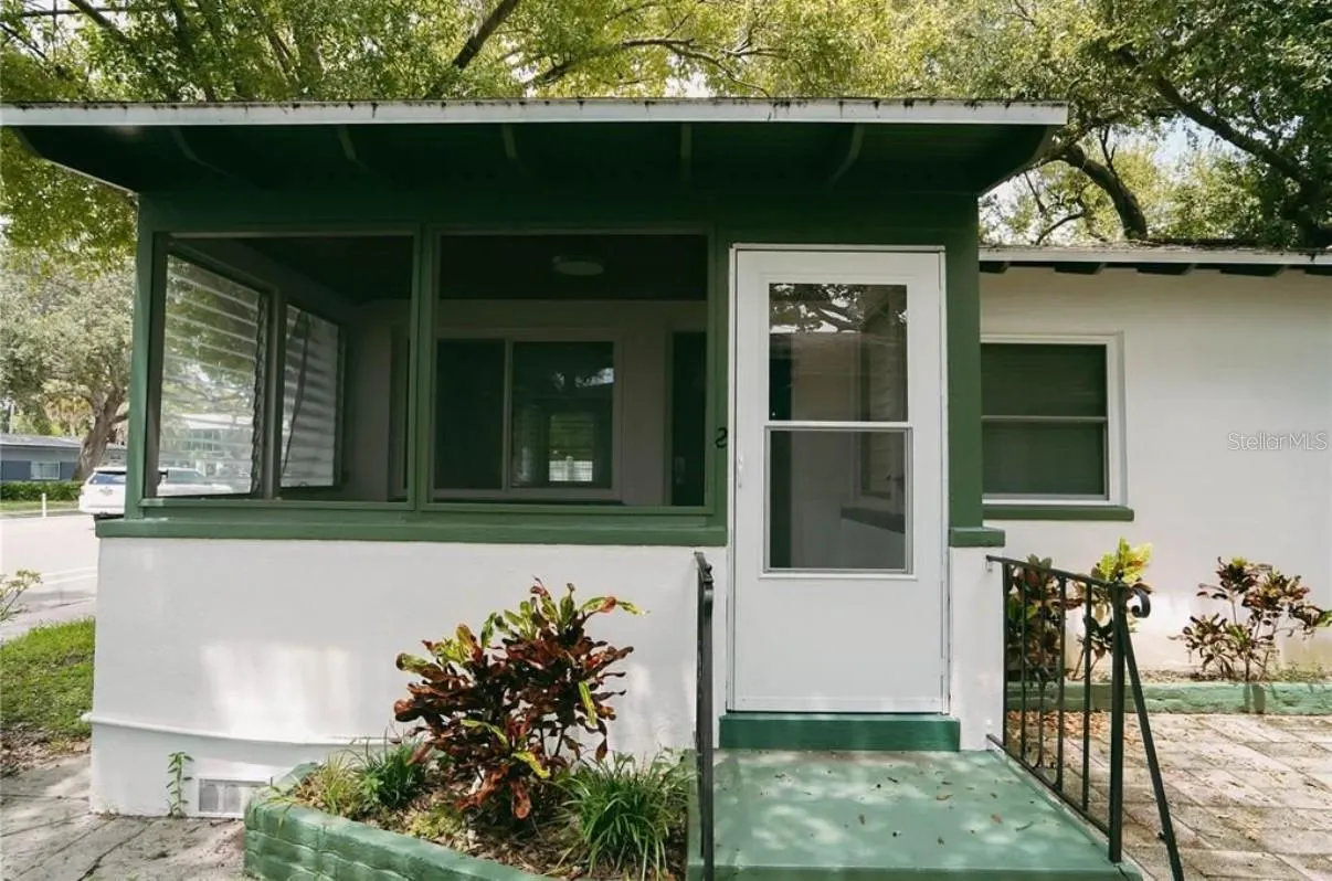 2001 DR MARTIN LUTHER KING JR ST N #1, #1