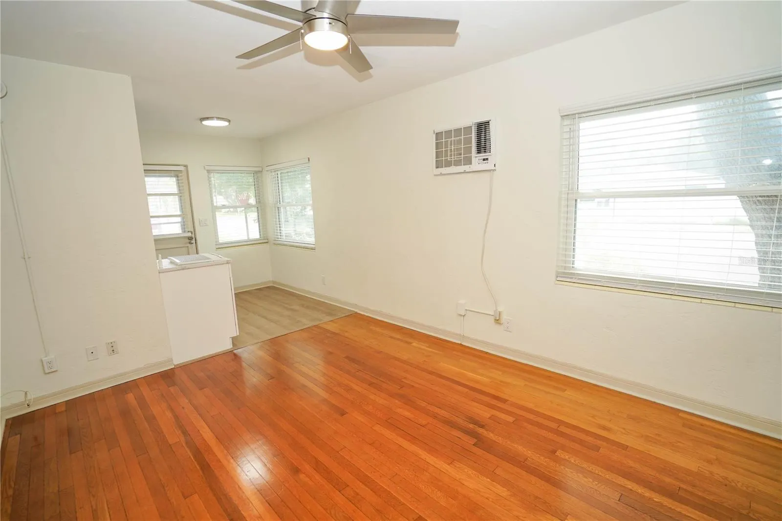 2001 DR MARTIN LUTHER KING JR ST N #1, #1