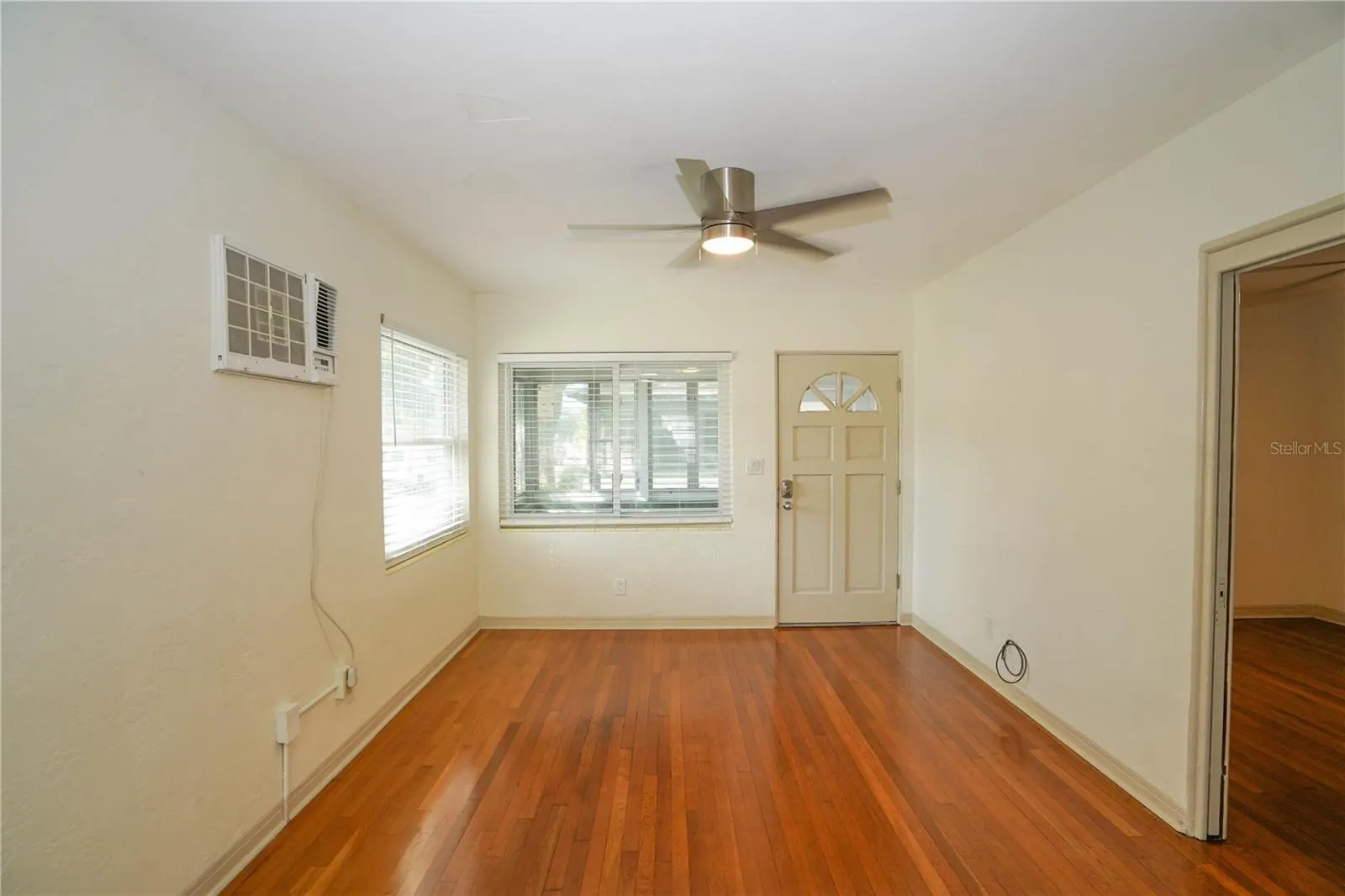2001 DR MARTIN LUTHER KING JR ST N #1, #1