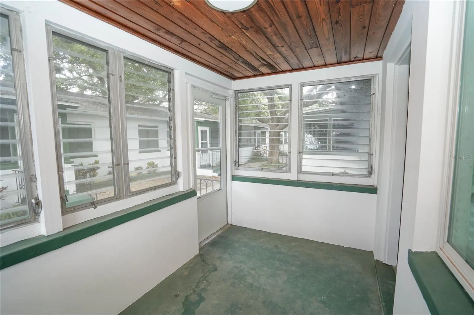 2001 DR MARTIN LUTHER KING JR ST N #1, #1