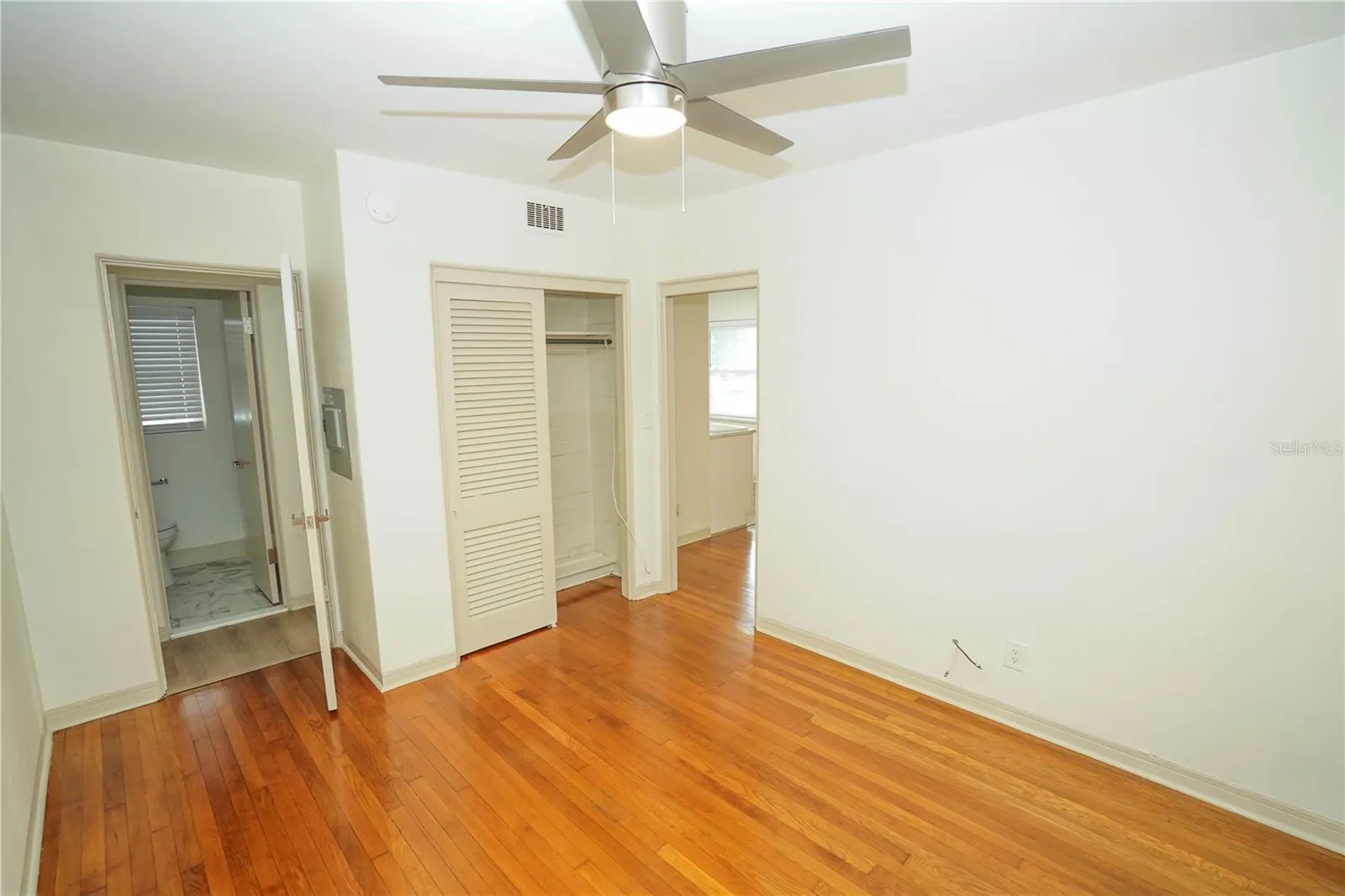 2001 DR MARTIN LUTHER KING JR ST N #1, #1