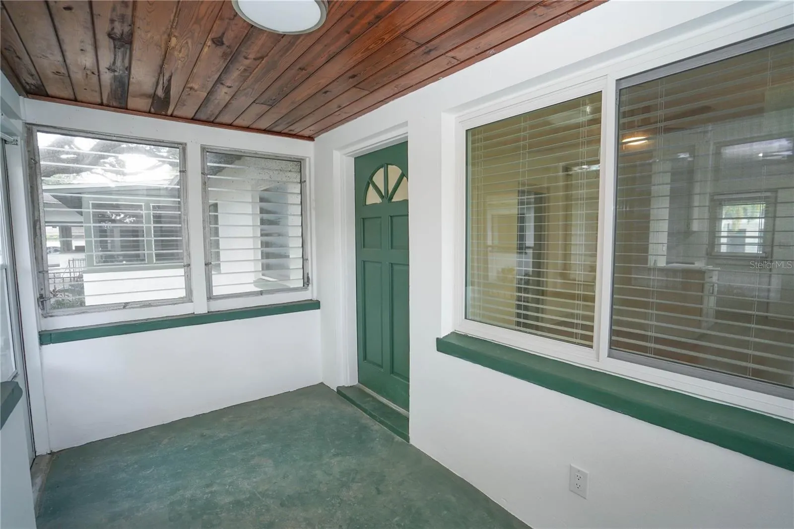 2001 DR MARTIN LUTHER KING JR ST N #1, #1