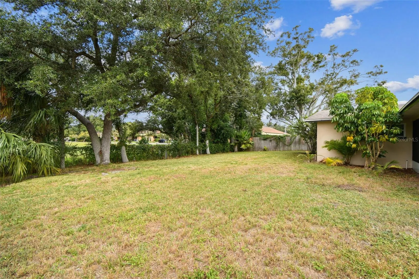1878 PRINCETON DR