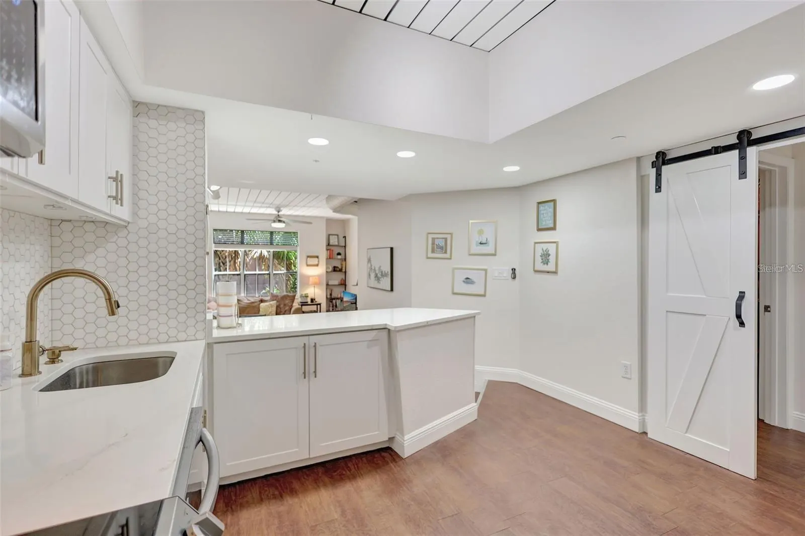 2411 W HORATIO ST #526, #526