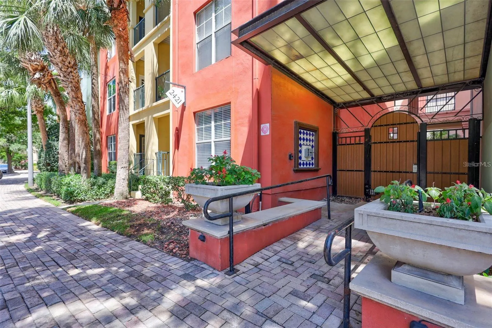 2411 W HORATIO ST #526, #526