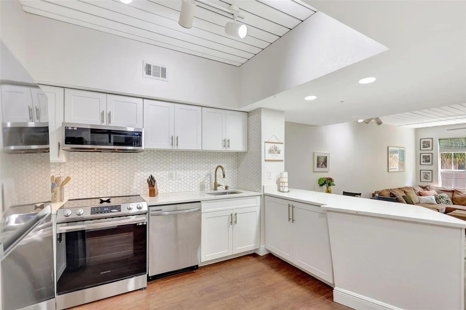2411 W HORATIO ST #526, #526