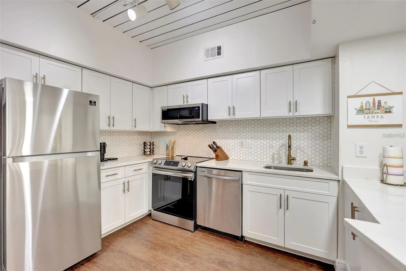 2411 W HORATIO ST #526, #526