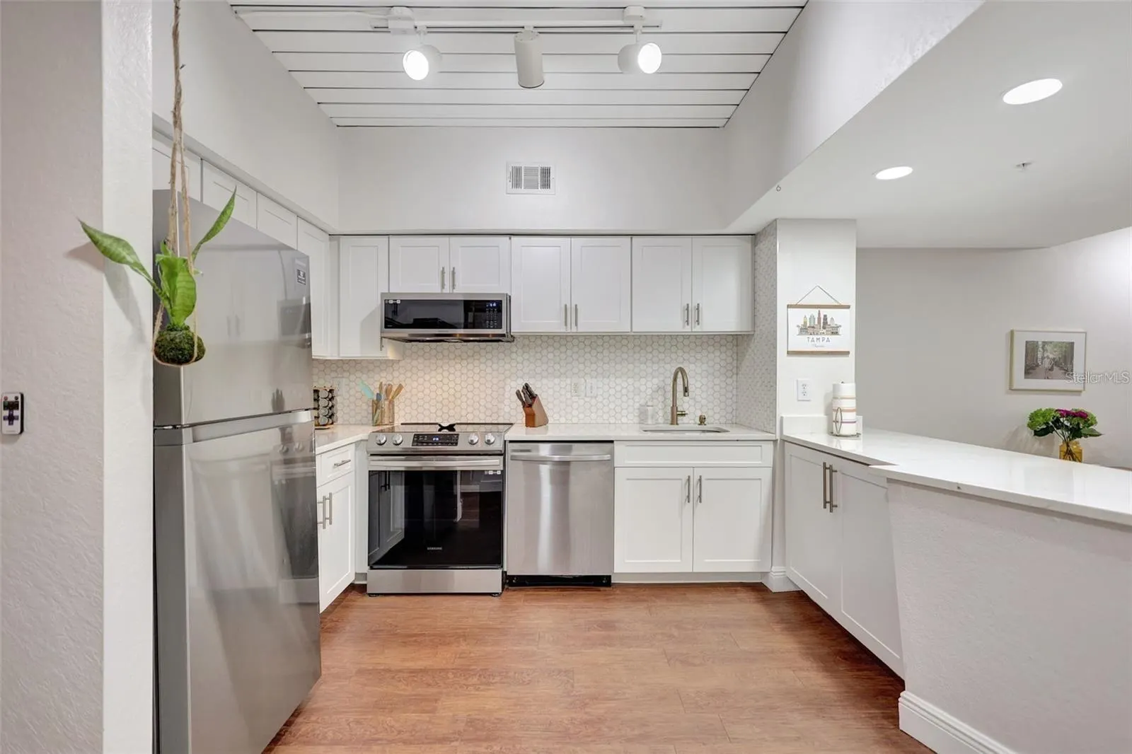 2411 W HORATIO ST #526, #526