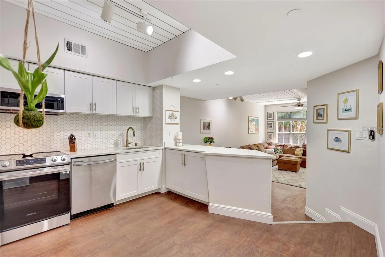 2411 W HORATIO ST #526, #526