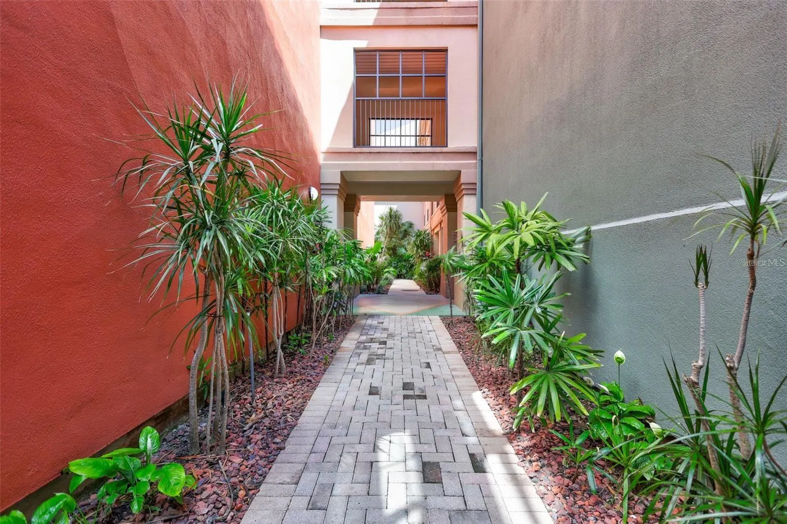 2411 W HORATIO ST #526, #526