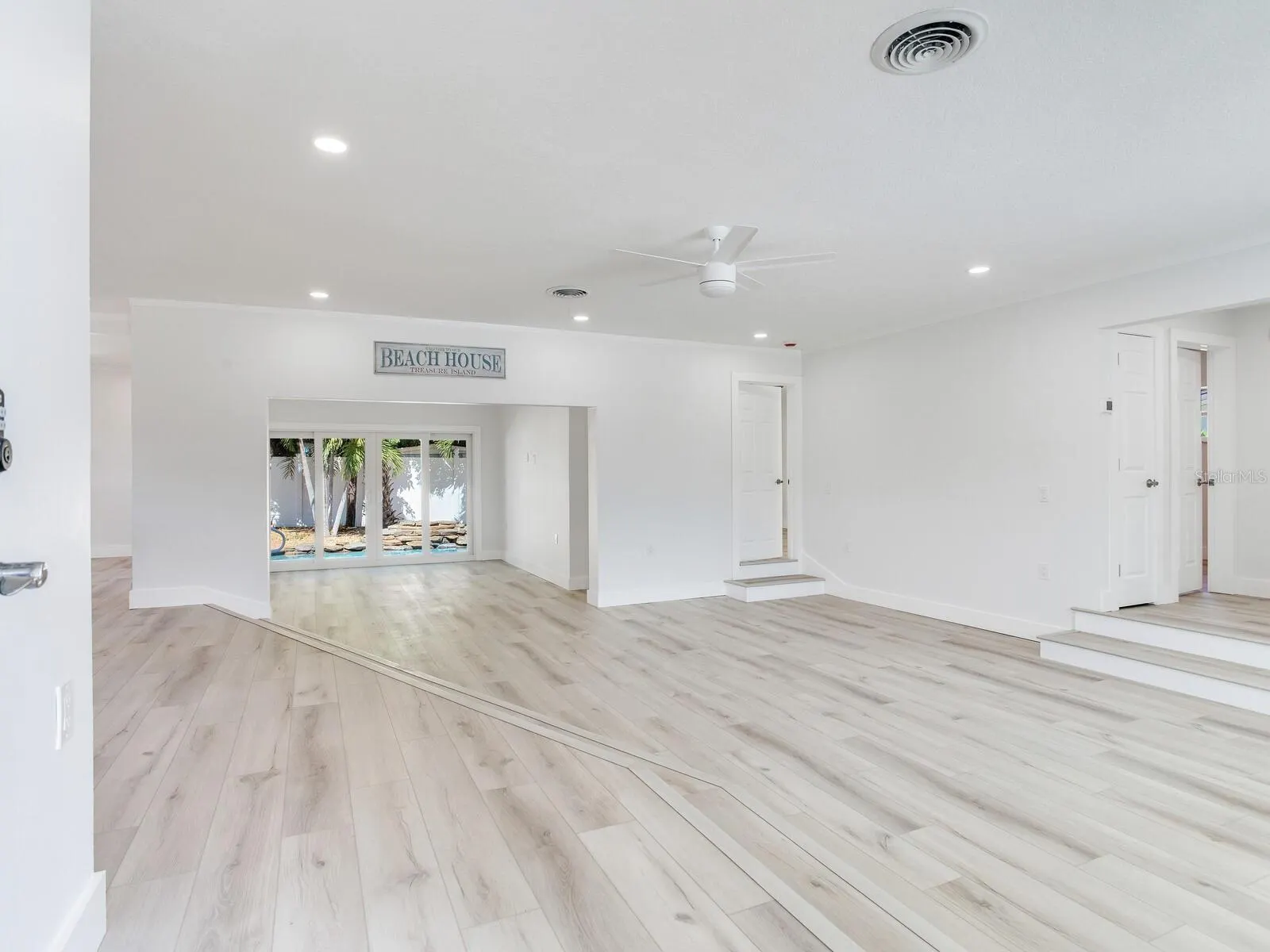 10120 PARADISE BLVD